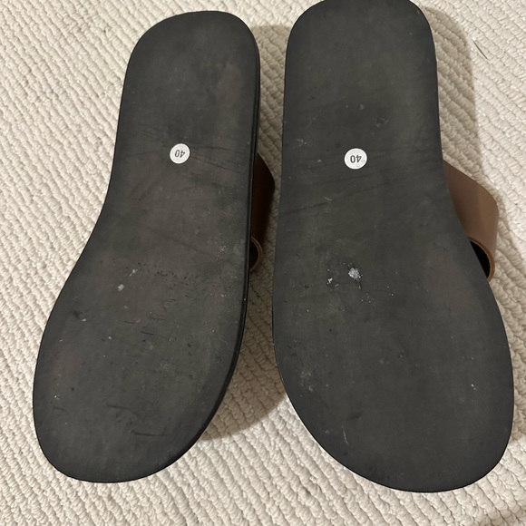 Bali Tailor Ellery Thong Sandal, worn once for a photoshoot - Picture 6 of 6